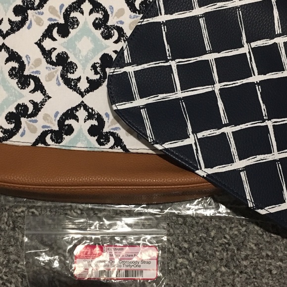 Thirty One Studio Classic Purse, Strap, 2 Flaps - Picture 4 of 4